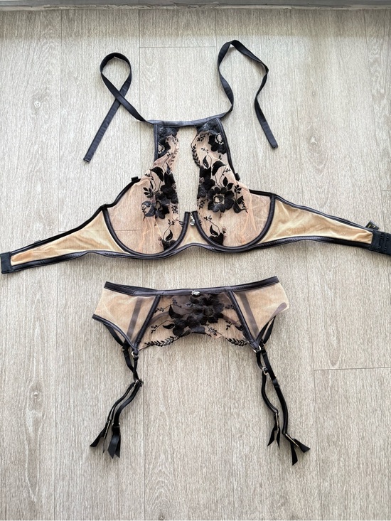 Honey Birdette Other - Honey Birdette Belle Black & Nude Floral Embroidered Lingerie Set – 34DD / XS